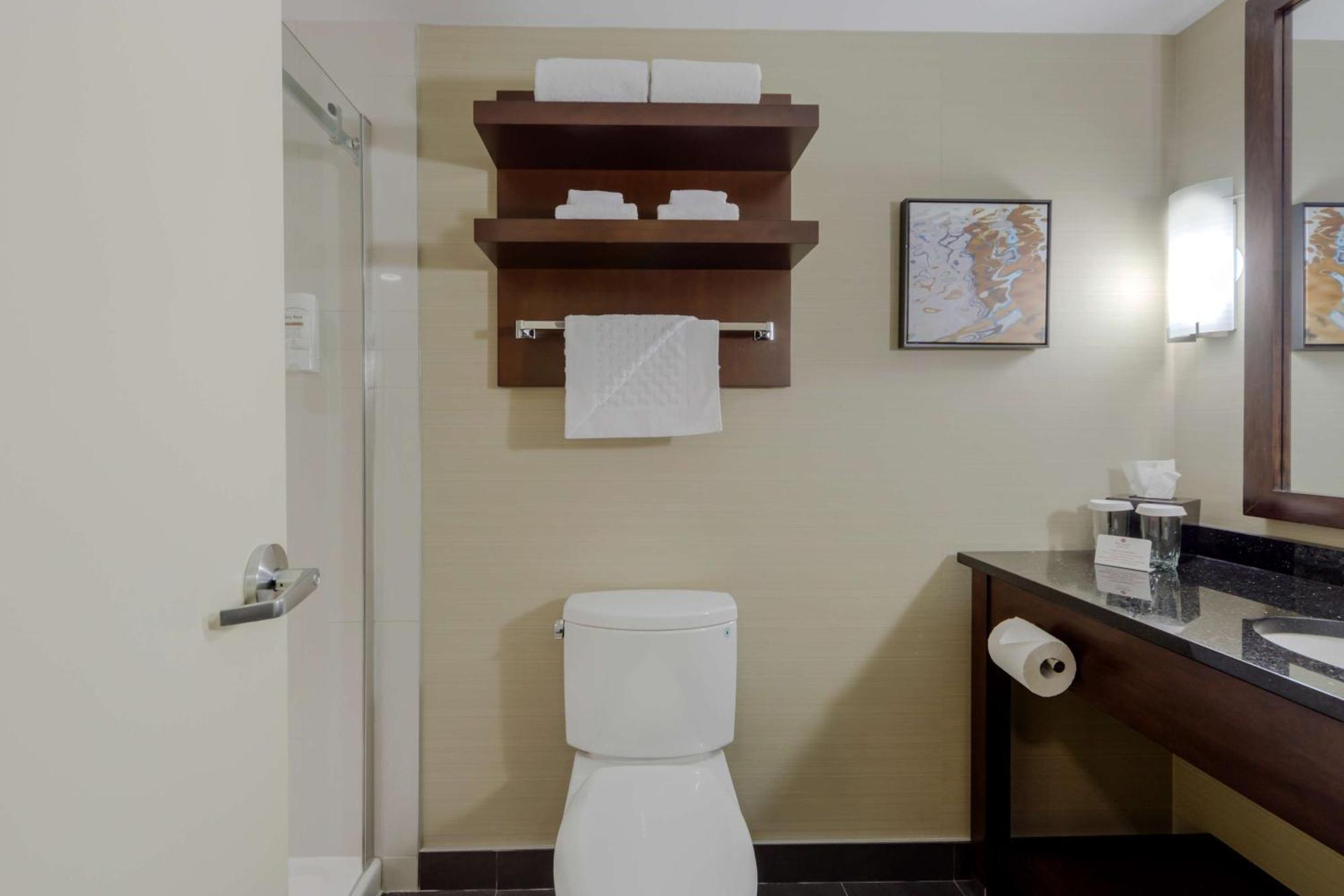 Best Western Premier Denham Inn & Suites Ледук Экстерьер фото