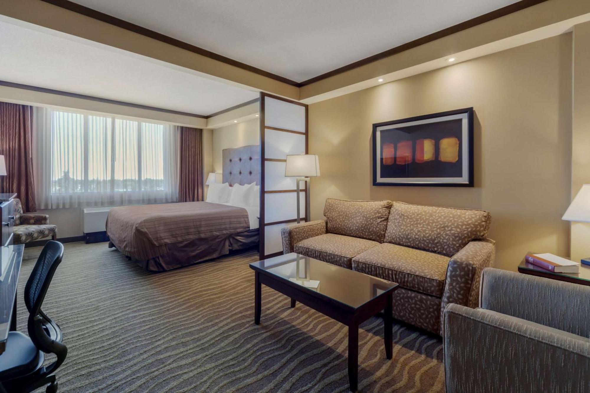 Best Western Premier Denham Inn & Suites Ледук Экстерьер фото