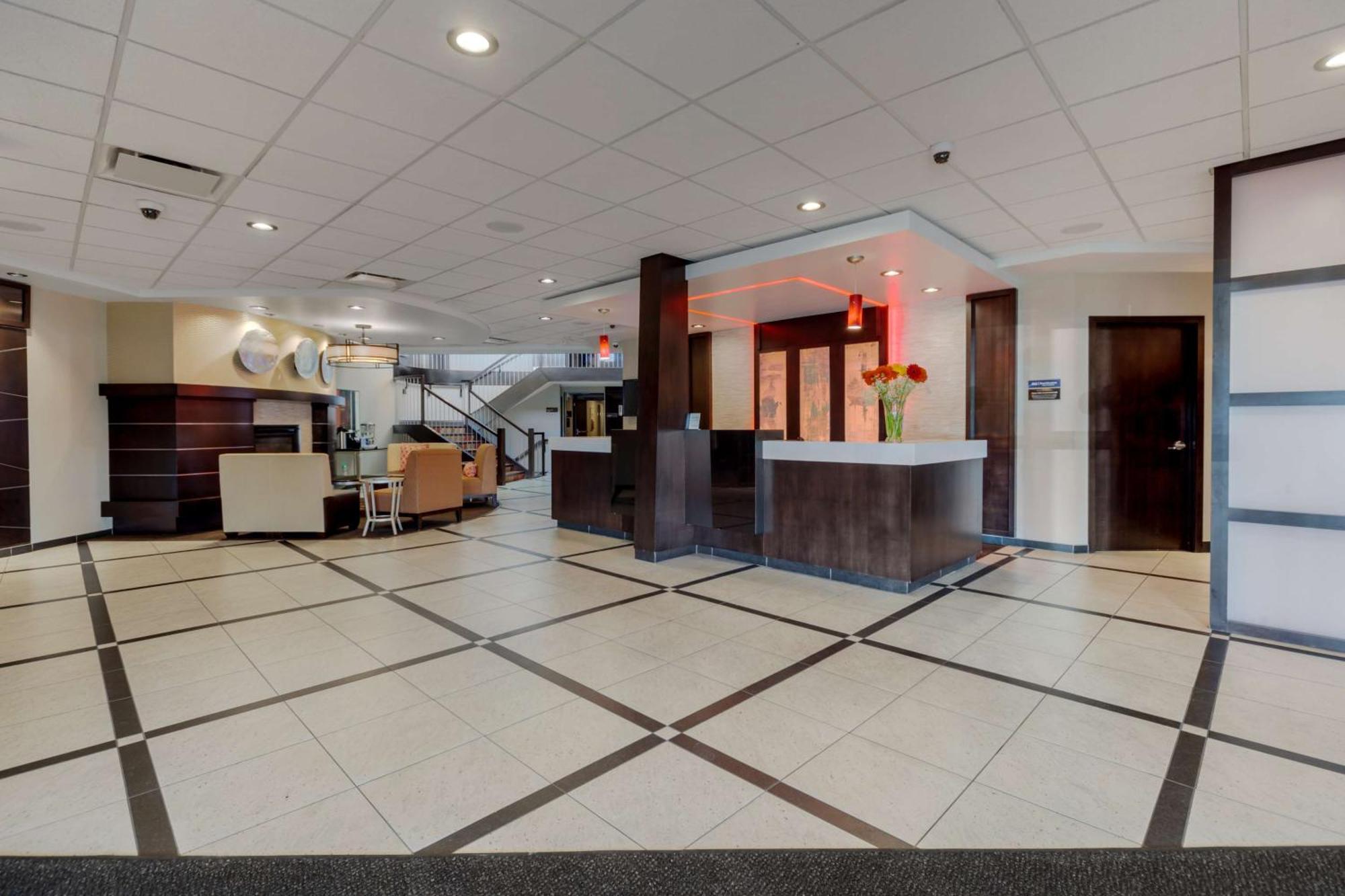 Best Western Premier Denham Inn & Suites Ледук Экстерьер фото