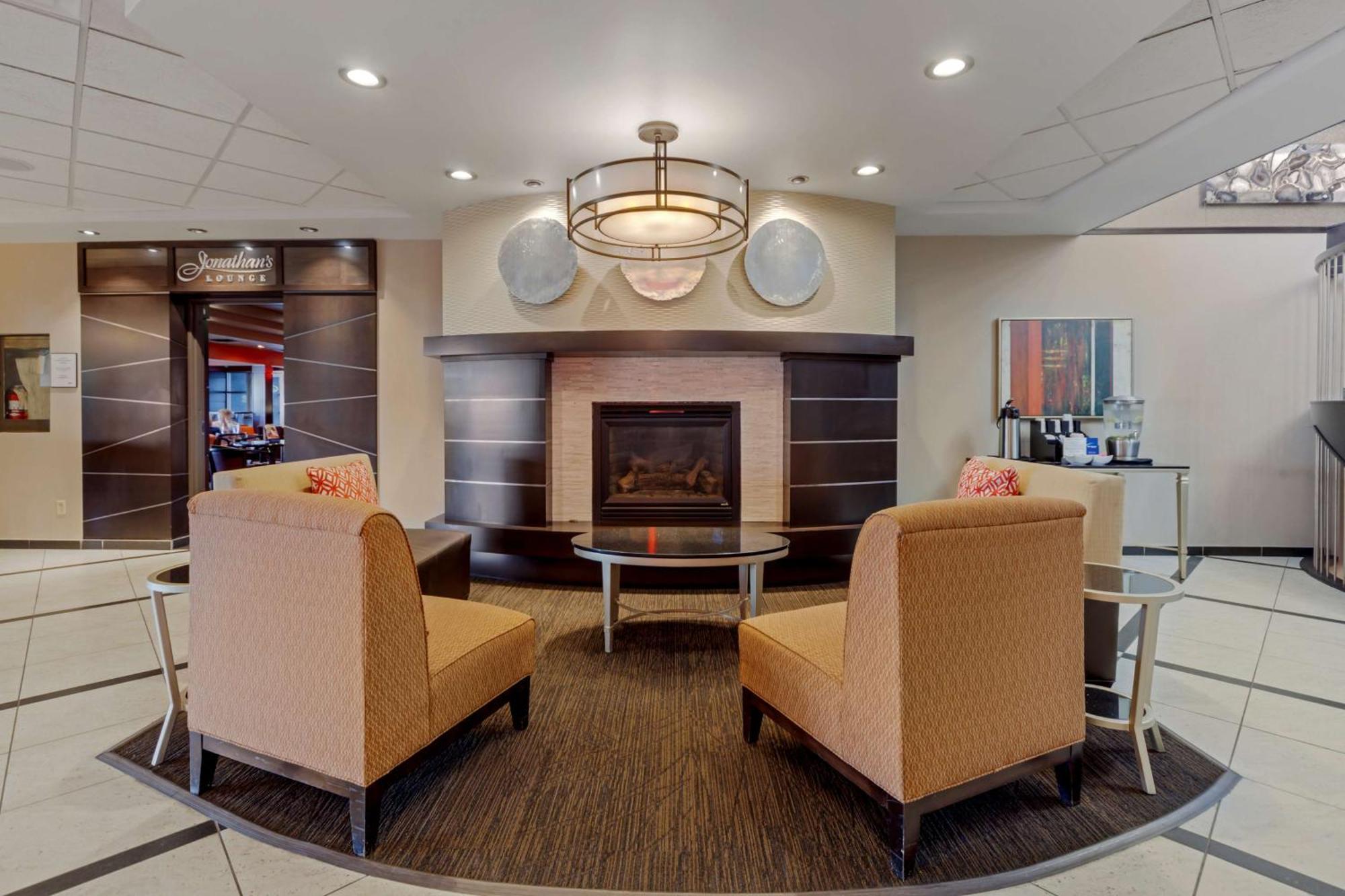 Best Western Premier Denham Inn & Suites Ледук Экстерьер фото