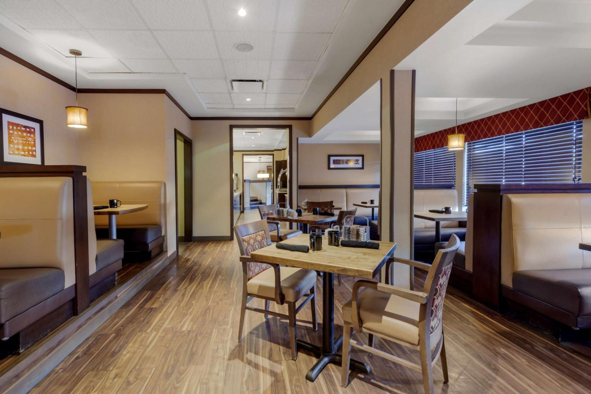 Best Western Premier Denham Inn & Suites Ледук Экстерьер фото